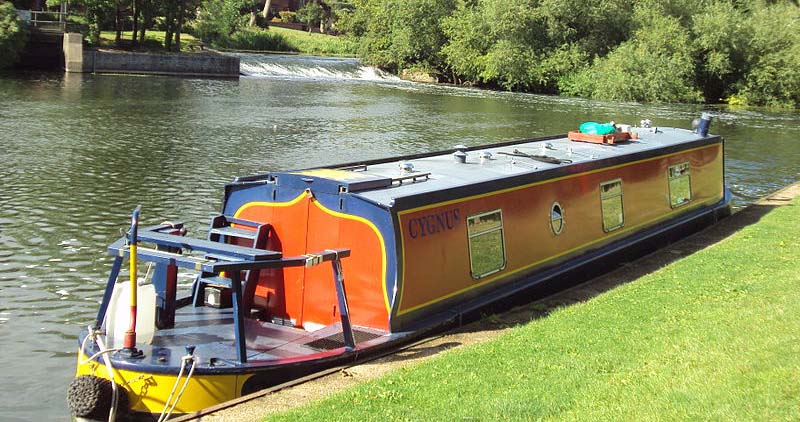 Canal boat at Stratford-Upon-Avon